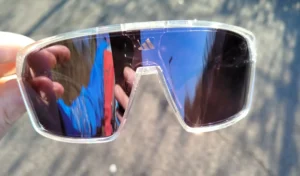 Adidas SP0108 26Z photochrome Laufbrille im Einsatz